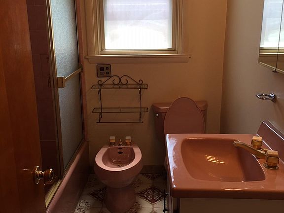 4th image of 846 N Woodstock St #2