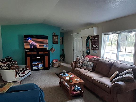 4th image of 65 Twin Creek Dr
