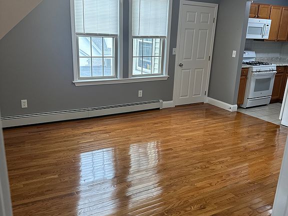 2nd image of 1262 Rodman St #3
