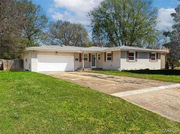1043 E Edgewood St, Springfield, MO 65807