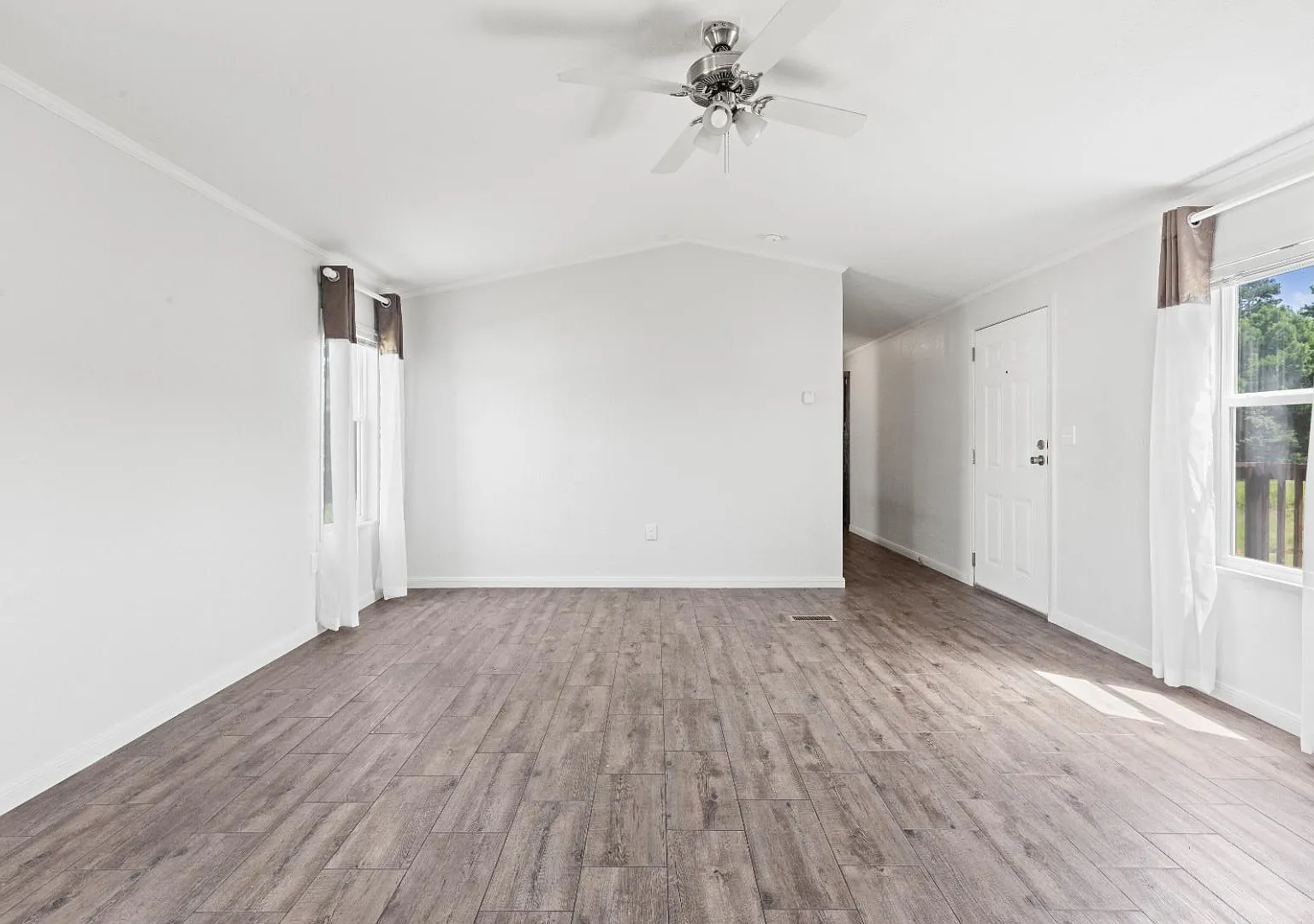 2825 Primera Rd — Photo 2