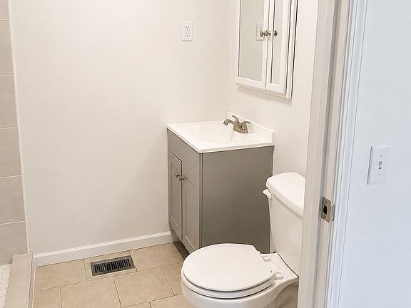 4th image of 1775 Denton St #1
