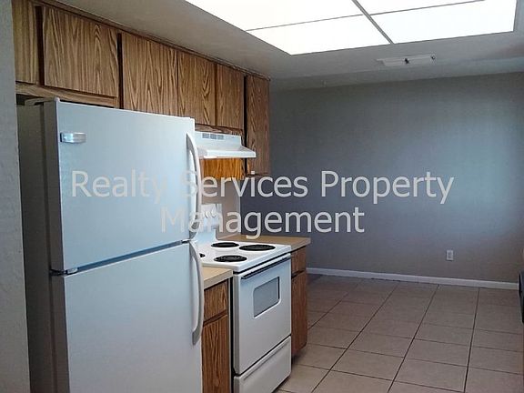 4th image of 411 NE 24th Ave