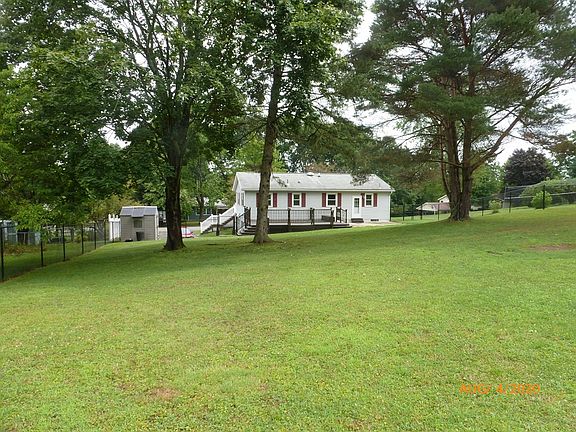 5th image of 12 Johnston Dr