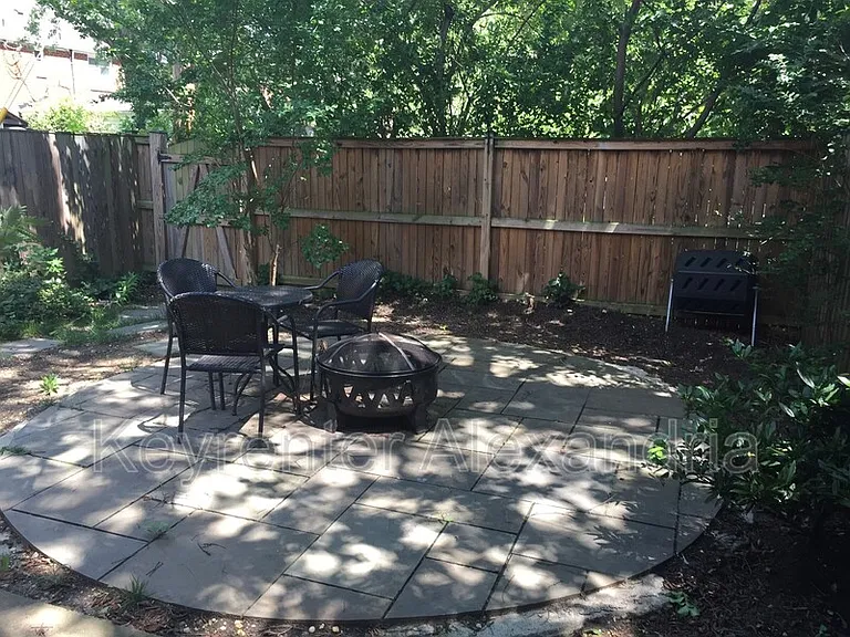 1610 Kenwood Ave — Photo 22
