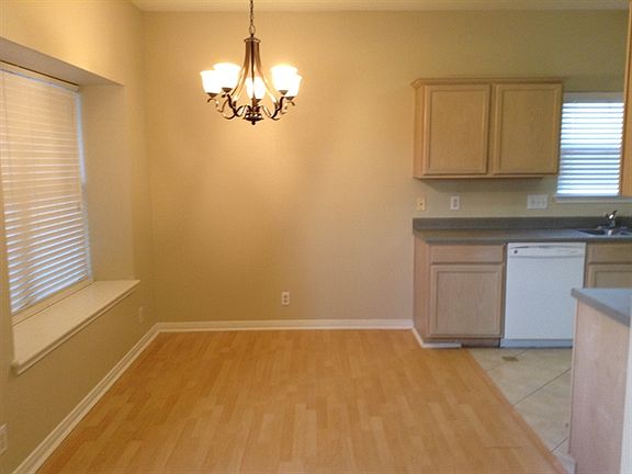4th image of 1835 Enclave Park