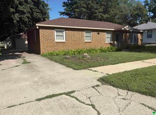 915 Pinecrest Dr, Storm Lake, IA 50588
