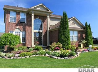 27799 Oriole Ct, Flat Rock, MI 48134