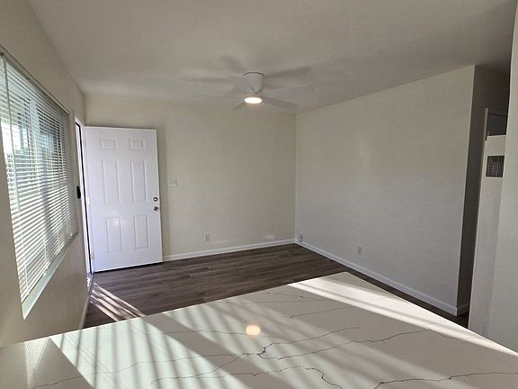 4th image of 2545 Fairmount Ave #2551-1/2