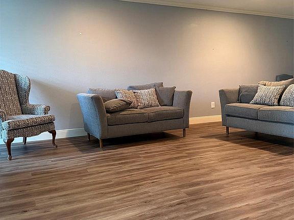 2nd image of 40 River Creek Way