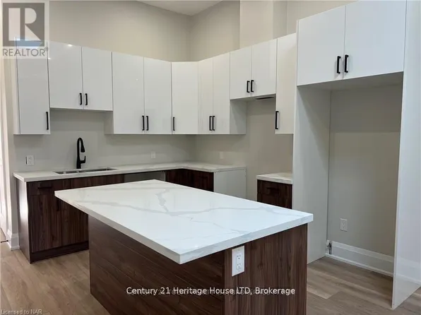 43 Jarvis St #205, Fort Erie, ON L2A 2S3