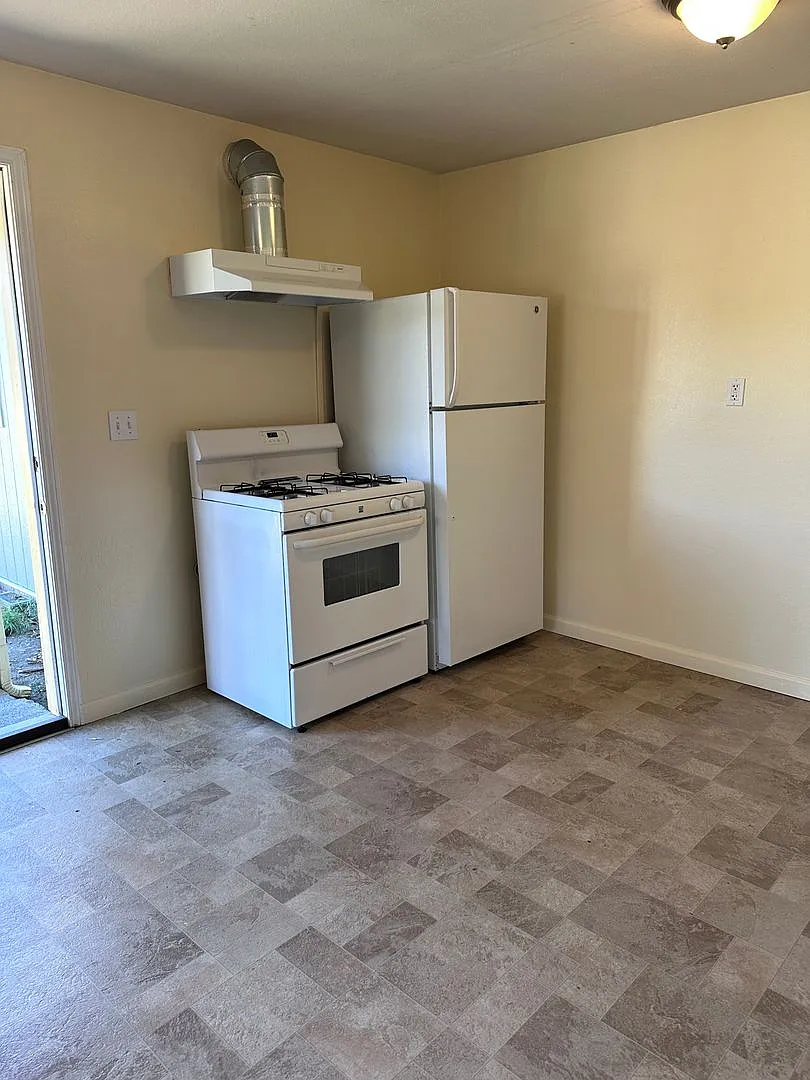 160 Melvin — Photo 3