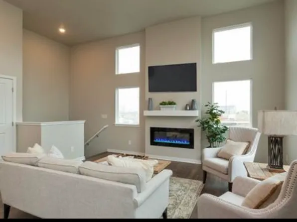 391 NE Mink Dr, Waukee, IA 50263