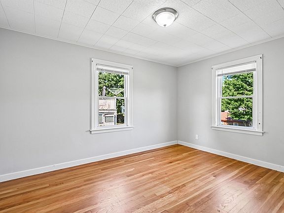 4th image of 42 E Main St