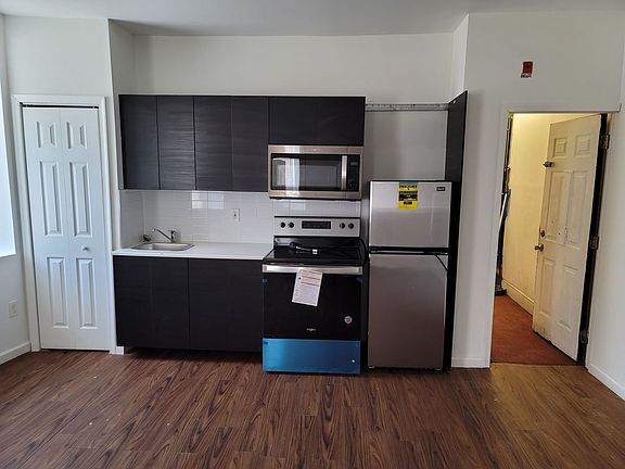 2nd image of 427-429 W Queen Ln #427-1