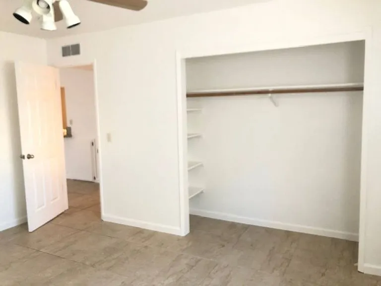 735 W 5th St — Photo 8
