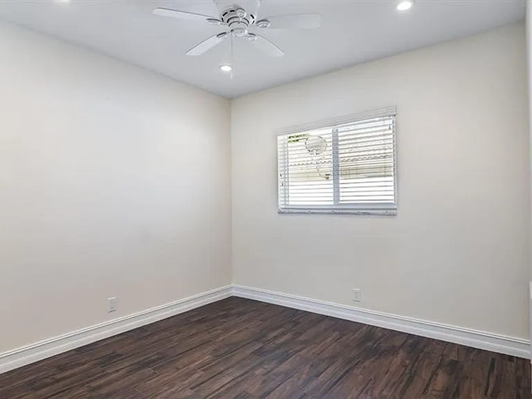 1041 SW 4th St — Photo 12