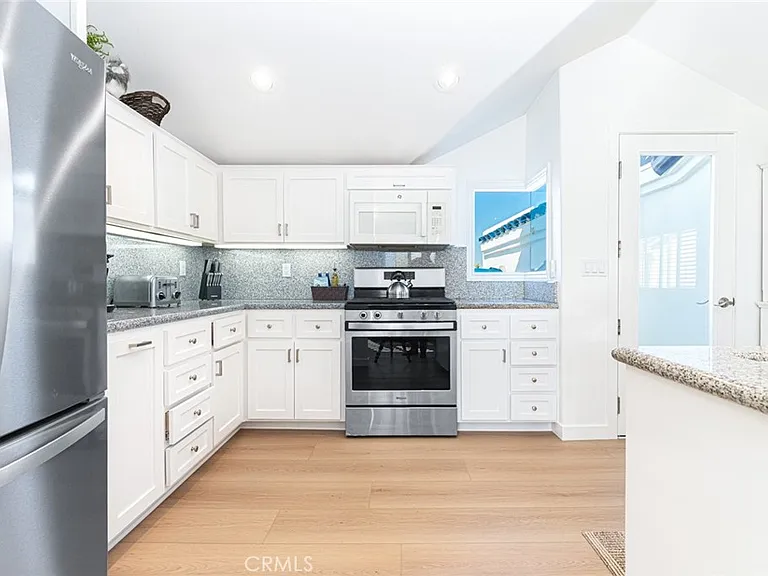 1720 W Oceanfront #B — Photo 18