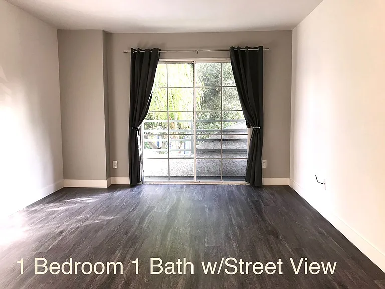 Sterling Court Apartments — Photo 10