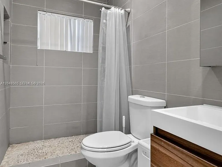 12800 NE 11th Ave #3 — Photo 13