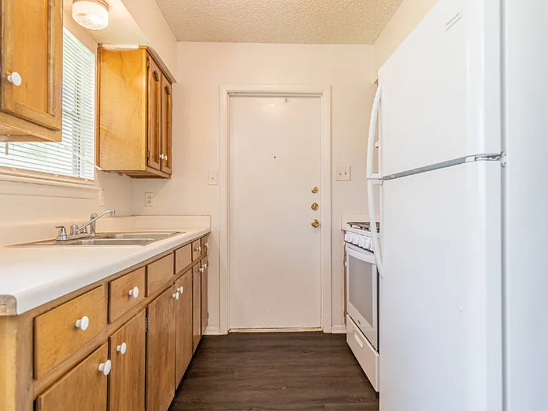 4910 Tennyson Dr — Photo 12