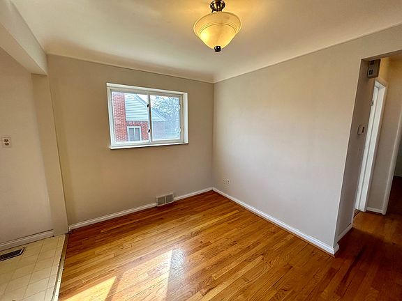 3rd image of 1495 Southridge Ln