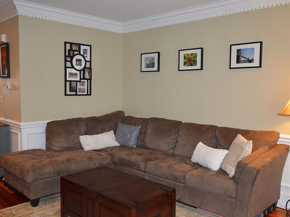 1st image of 415 E 8th St #1