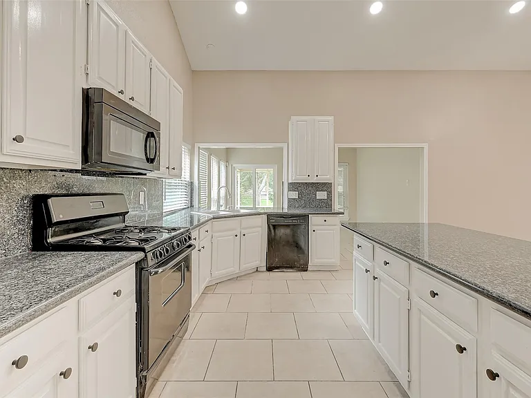 2302 Brook View Ln — Photo 15