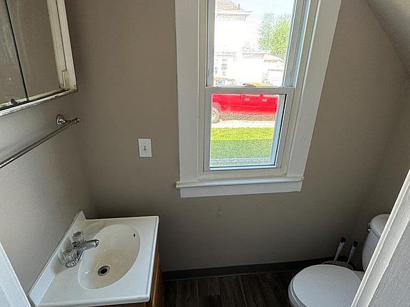 4th image of 1553 6th St