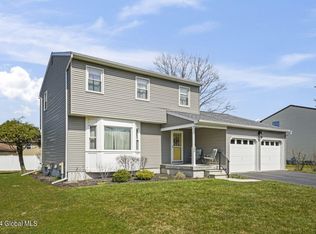 119 Horizon View Dr, East Greenbush, NY 12061