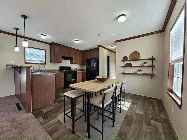 2 bed, 896 sqft, $1,850 — Photo 2