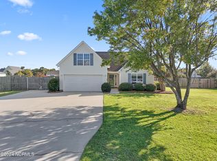 109 Twin Oaks Dr, Hampstead, NC 28443