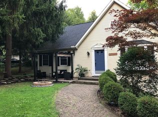 17157 Sunset Dr, Chagrin Falls, OH 44023