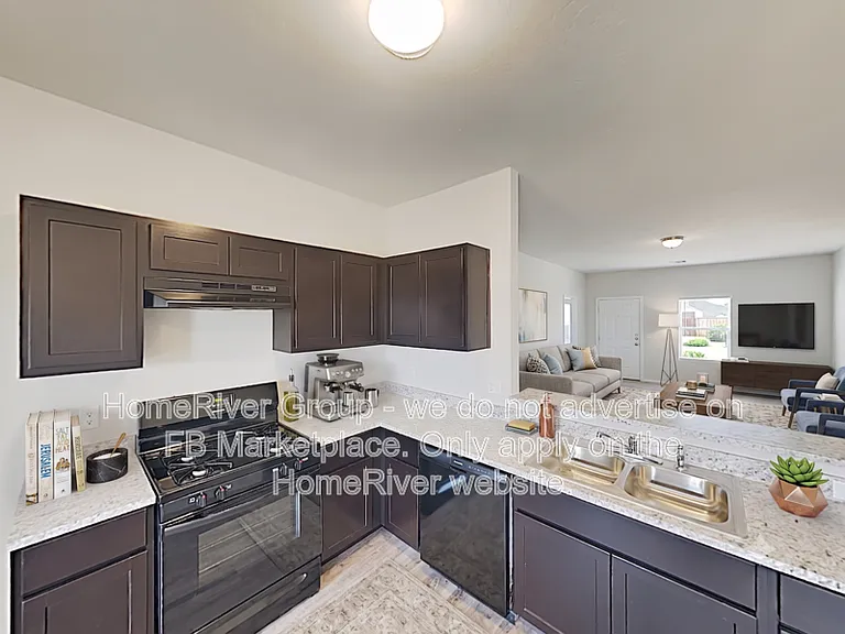 221 Karlee Ln — Photo 3