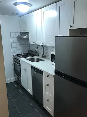 Rented by Salon Realty Corp | media 28