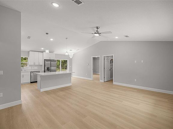 5th image of 10 BAY LANE