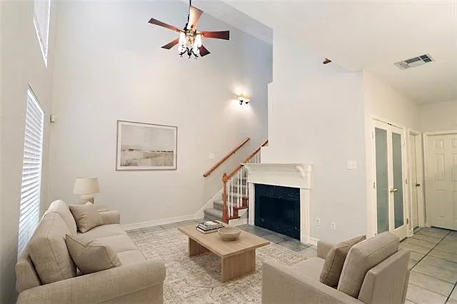 3 bed, 2.0 bath, 1400 sqft, $1,850 — Photo 3