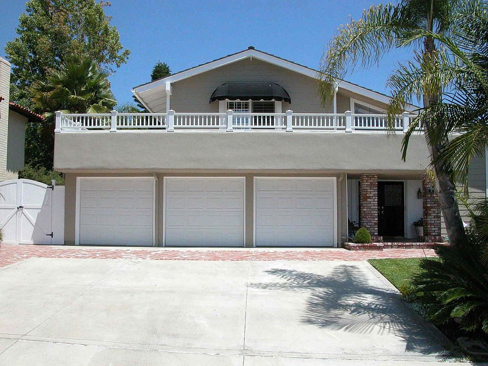 Frontal view, wrap around view deck