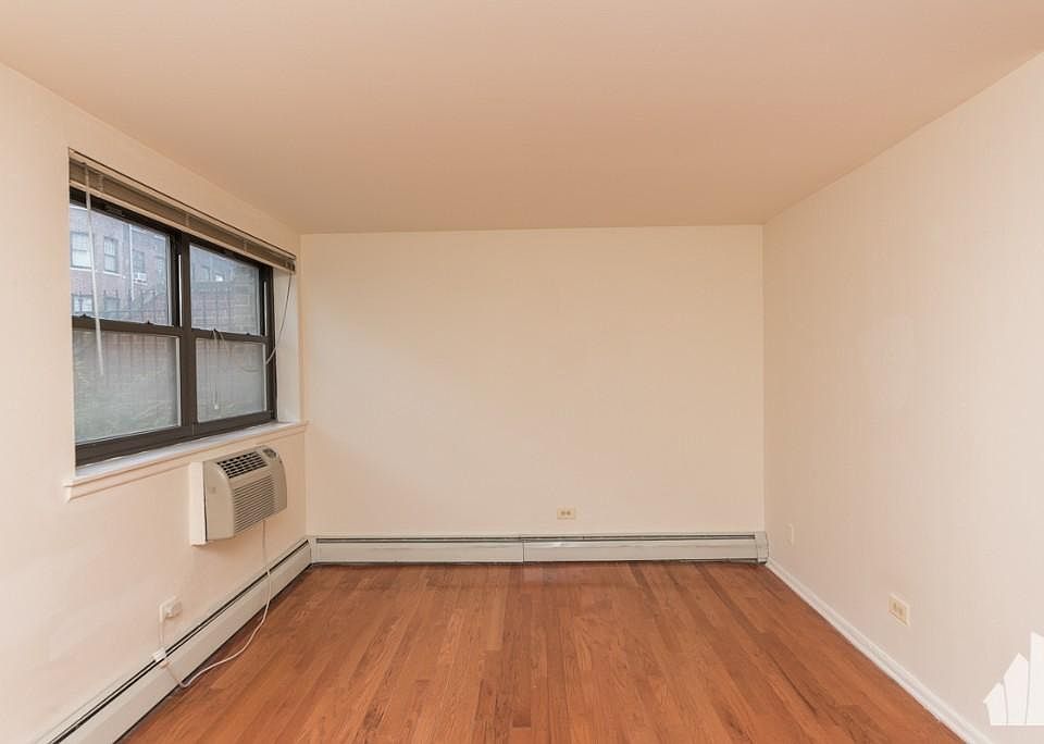 1st image of 3160 N Cambridge Ave #4N