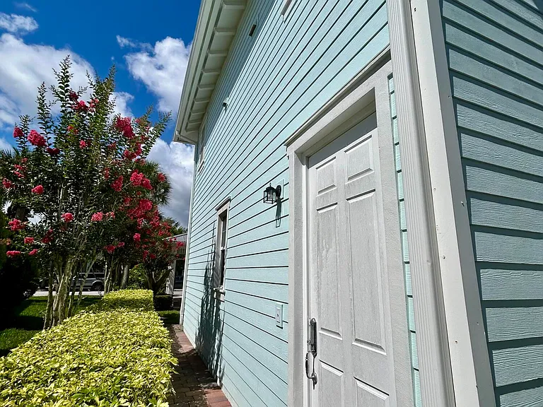 1039 Tiki Dr — Photo 3