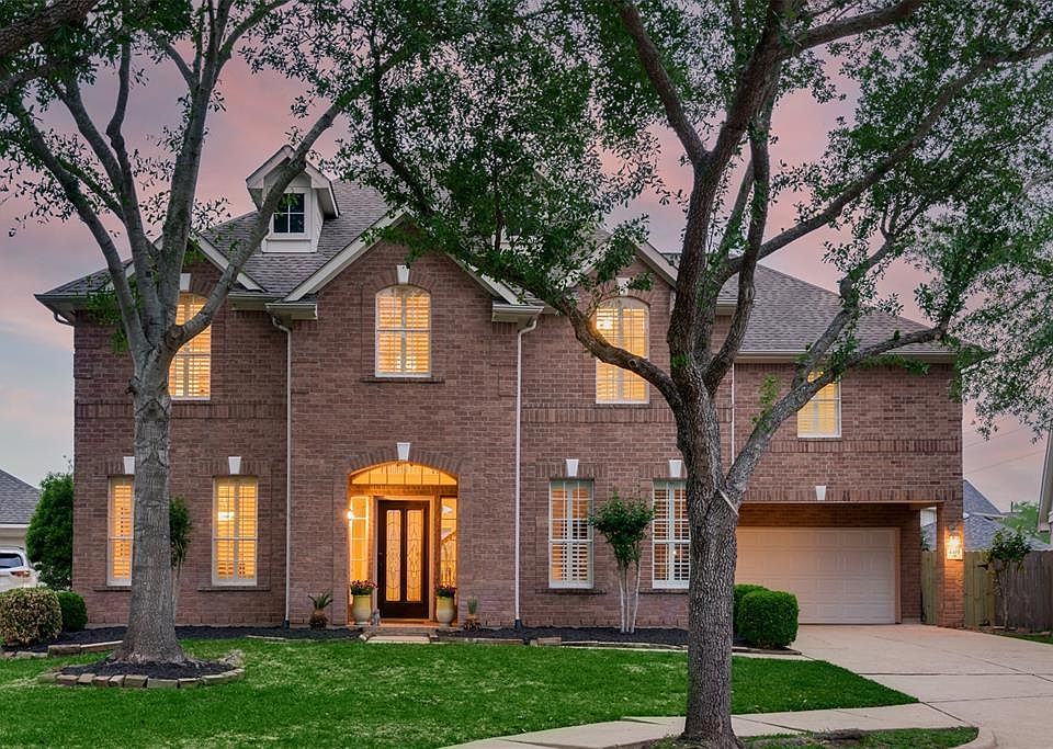 Welcome Home! Nestled in the trees at the end of the Scenic Tree-line street this home is located at the end in a Quiet Cul-de-sac.