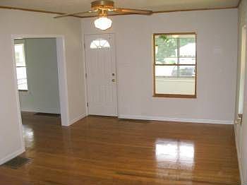 3rd image of 52 Roberts St