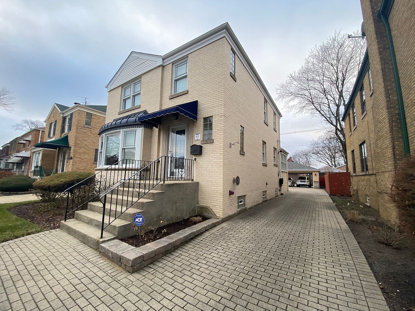 9806 S Oakley Ave, Chicago, IL 60643 | Zillow