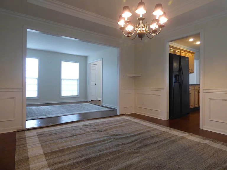 2205 Barrington Ln — Photo 4