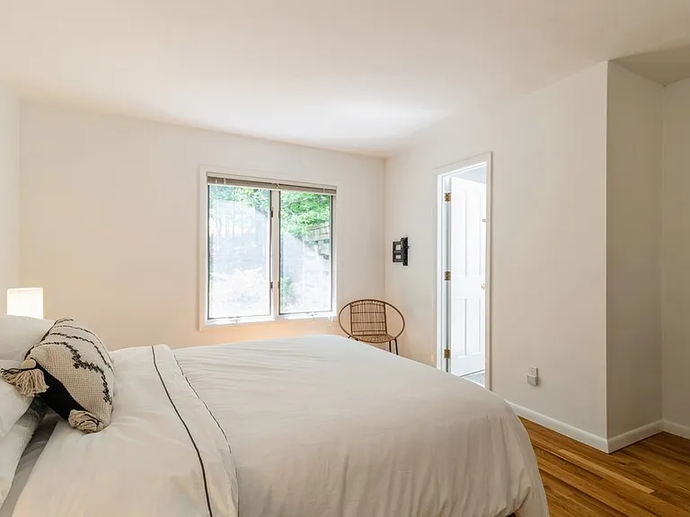 8 Bay Woods Dr — Photo 18