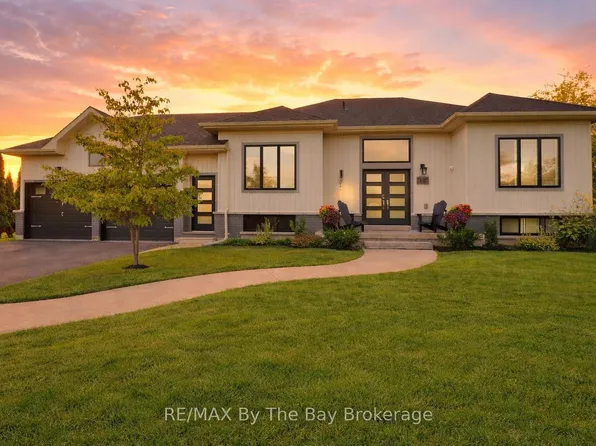18 Maple Dr, Wasaga Beach, ON L9Z 0A7