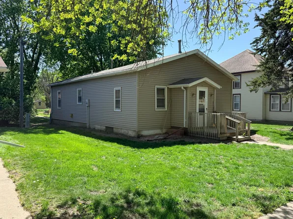 520 6th St, Walnut Grove, MN 56180