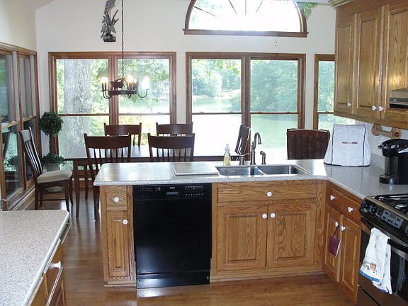 3rd image of 389 Waterside Dr