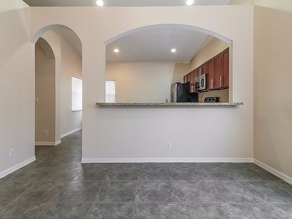 5th image of 9181 Cove Point Cir