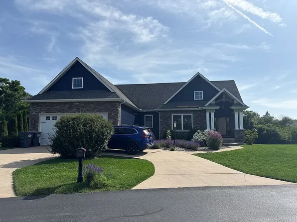 2400 Bay Pointe Dr, Saint Joseph, MI 49085